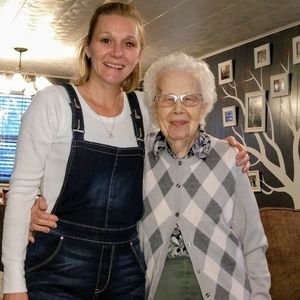 Meet your Posher, Cecilia